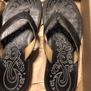Olukai paniolo sandals/flip-flops Women’s Sz 7 NWT